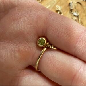Mejuri peridot 14k gold ball charm